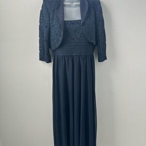 Elegant Navy Blue Lace Evening Dress